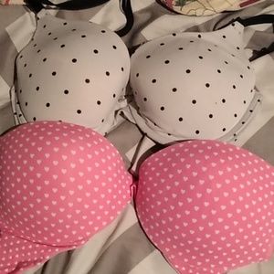 4 bras 1 sport bra 20$
